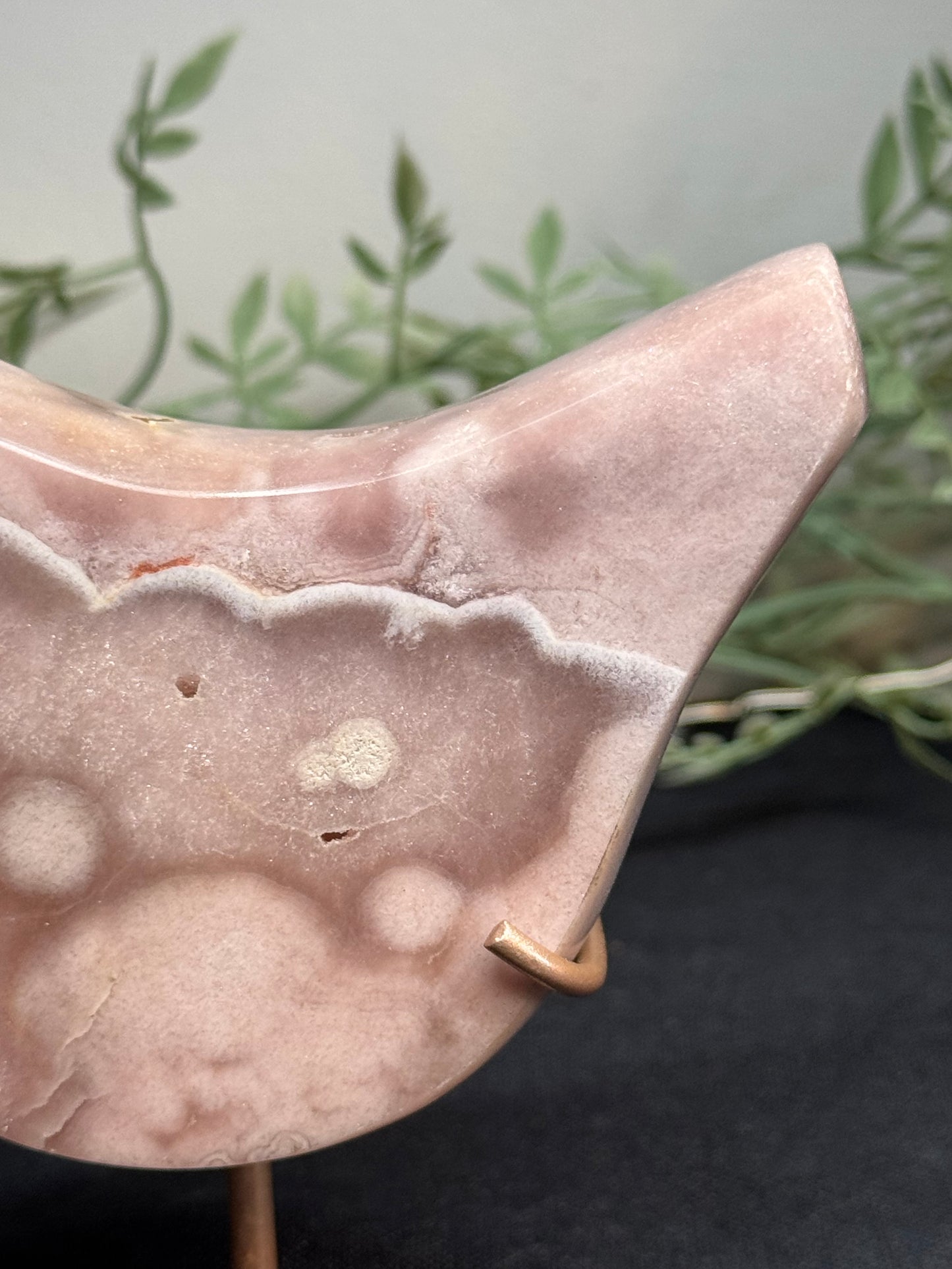 Pink amethyst bird with stand