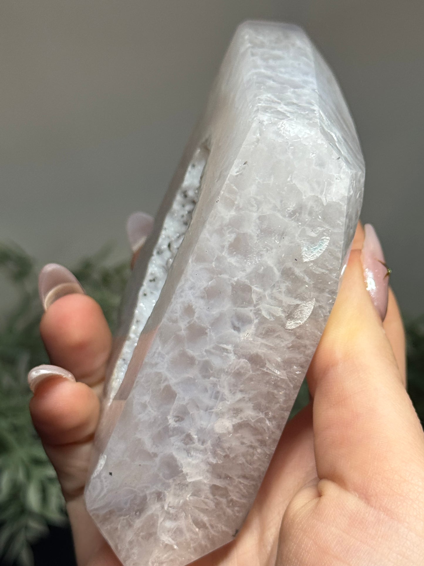 Agate diamond on stand