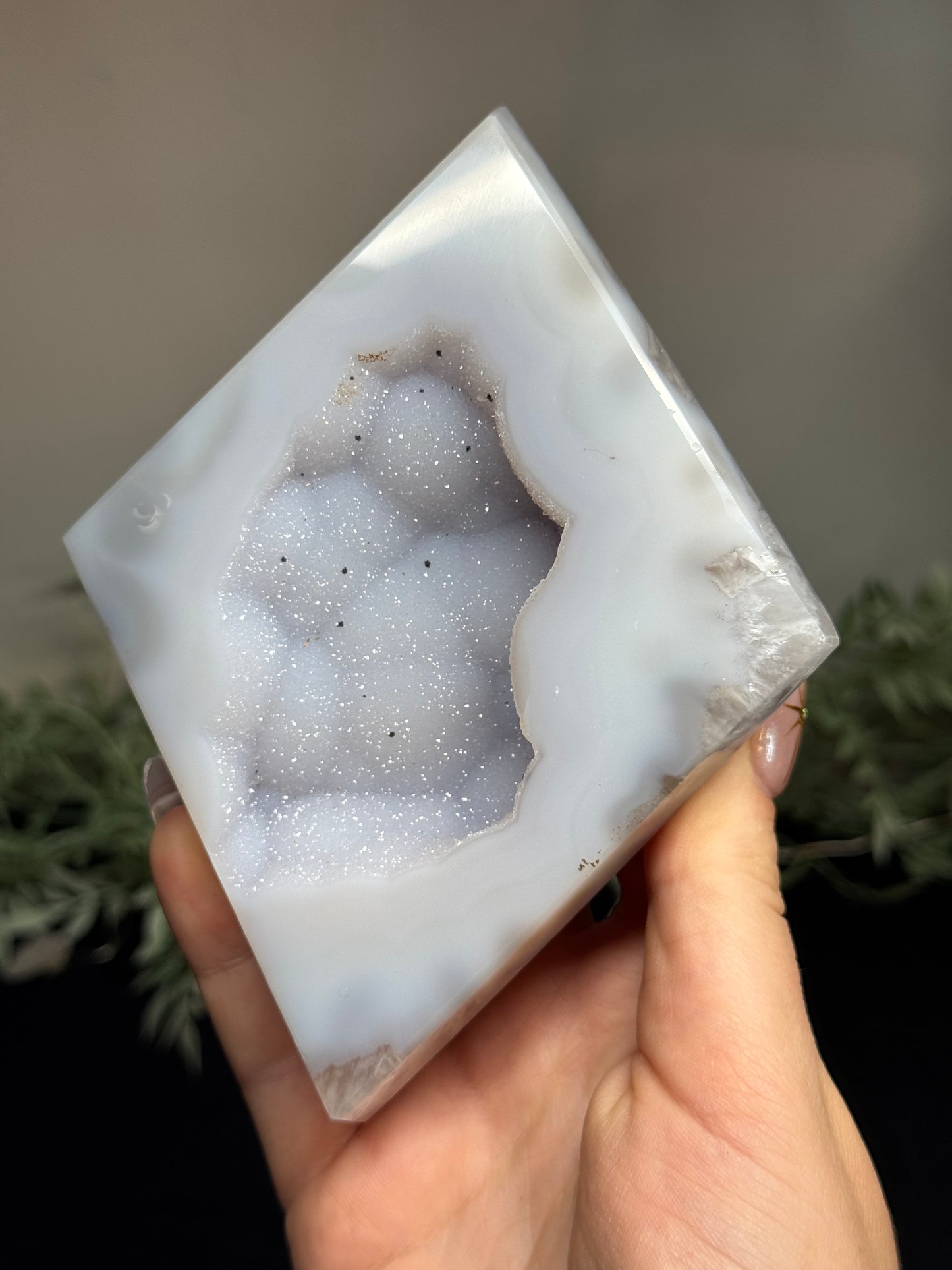Agate diamond on stand - A