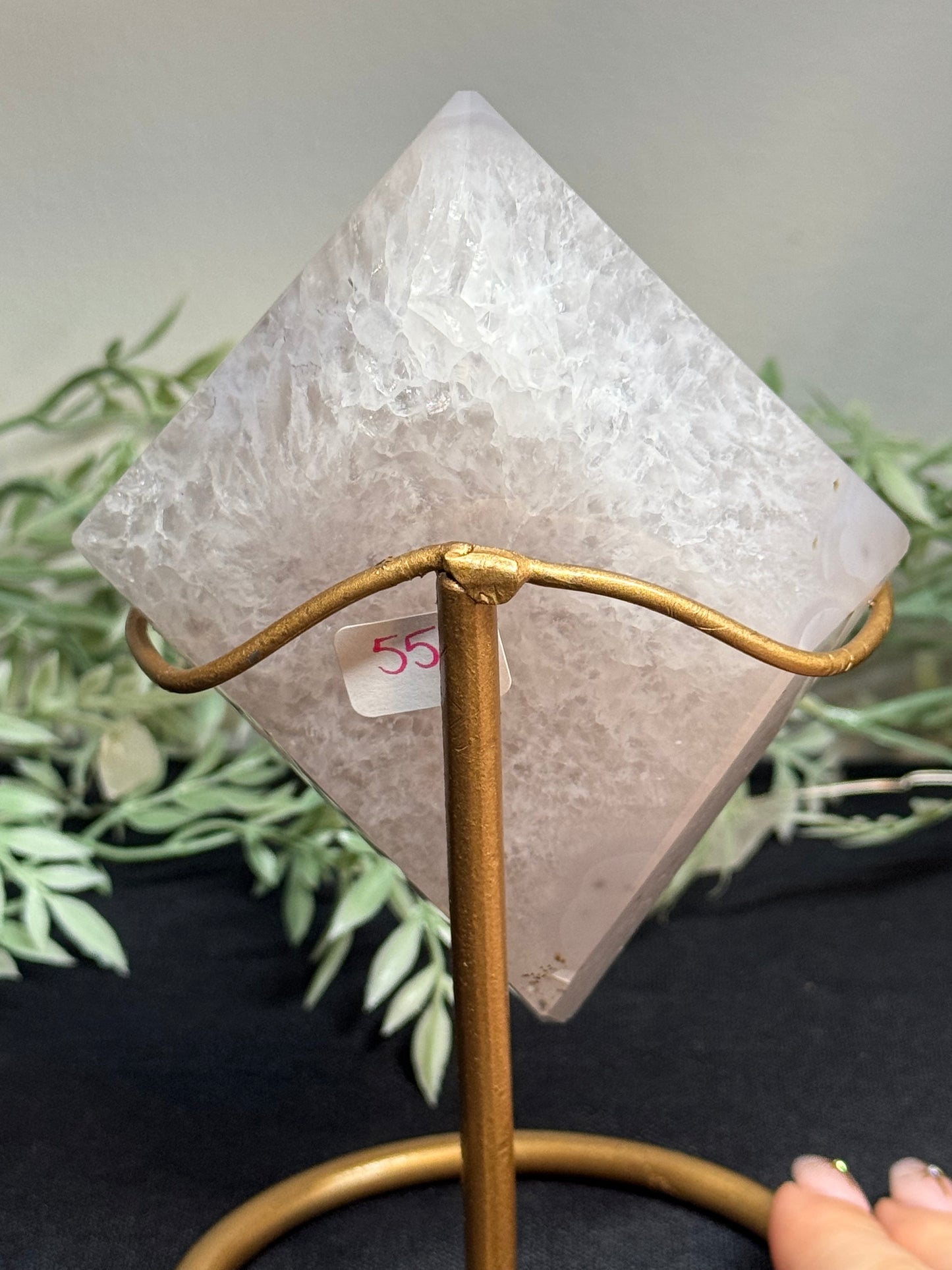 Agate diamond on stand
