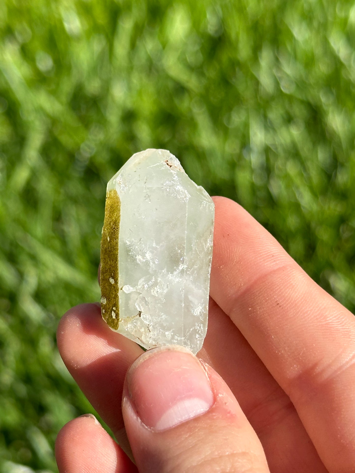 Epidote dust on quartz