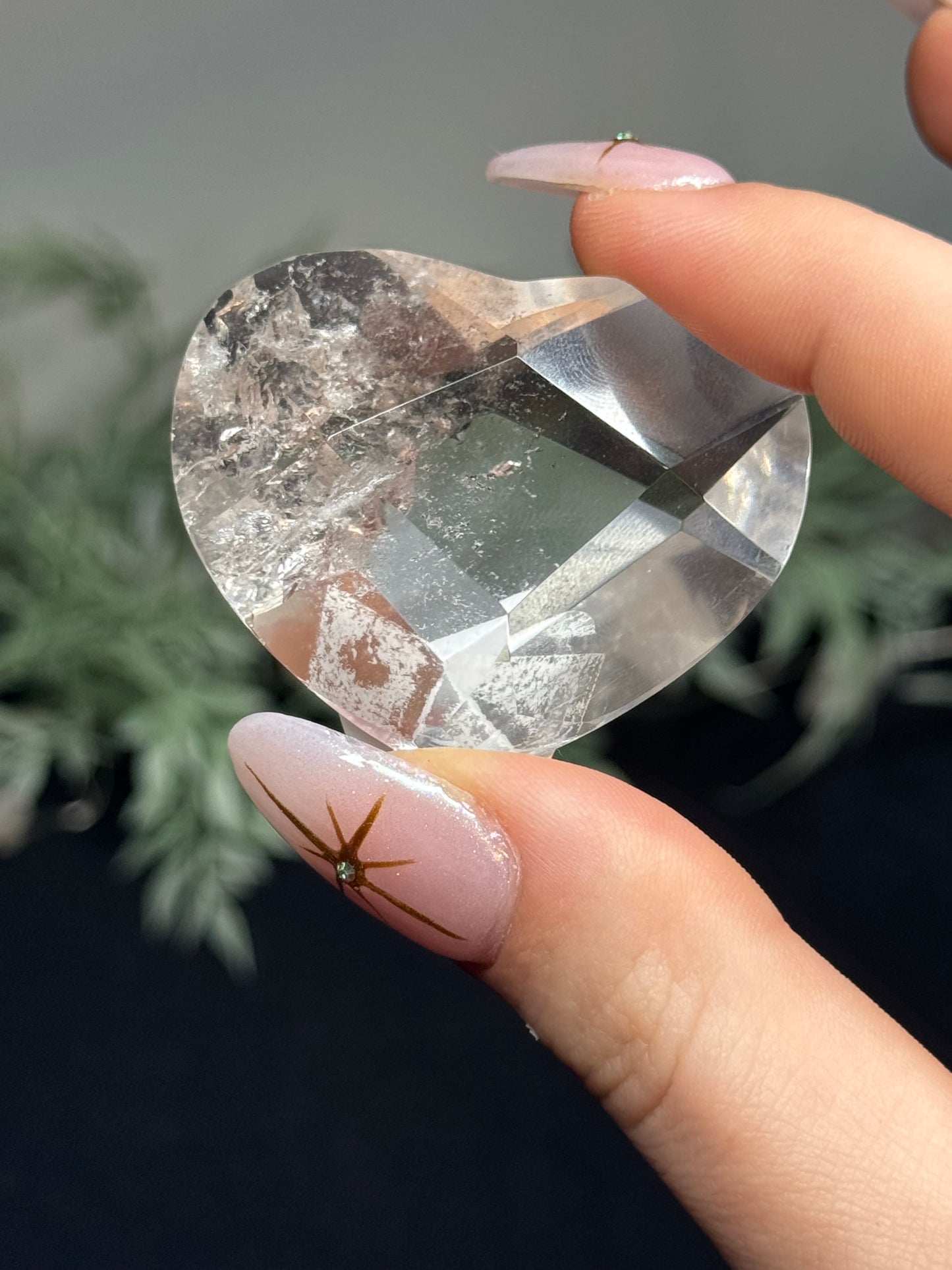 Quartz heart on stand