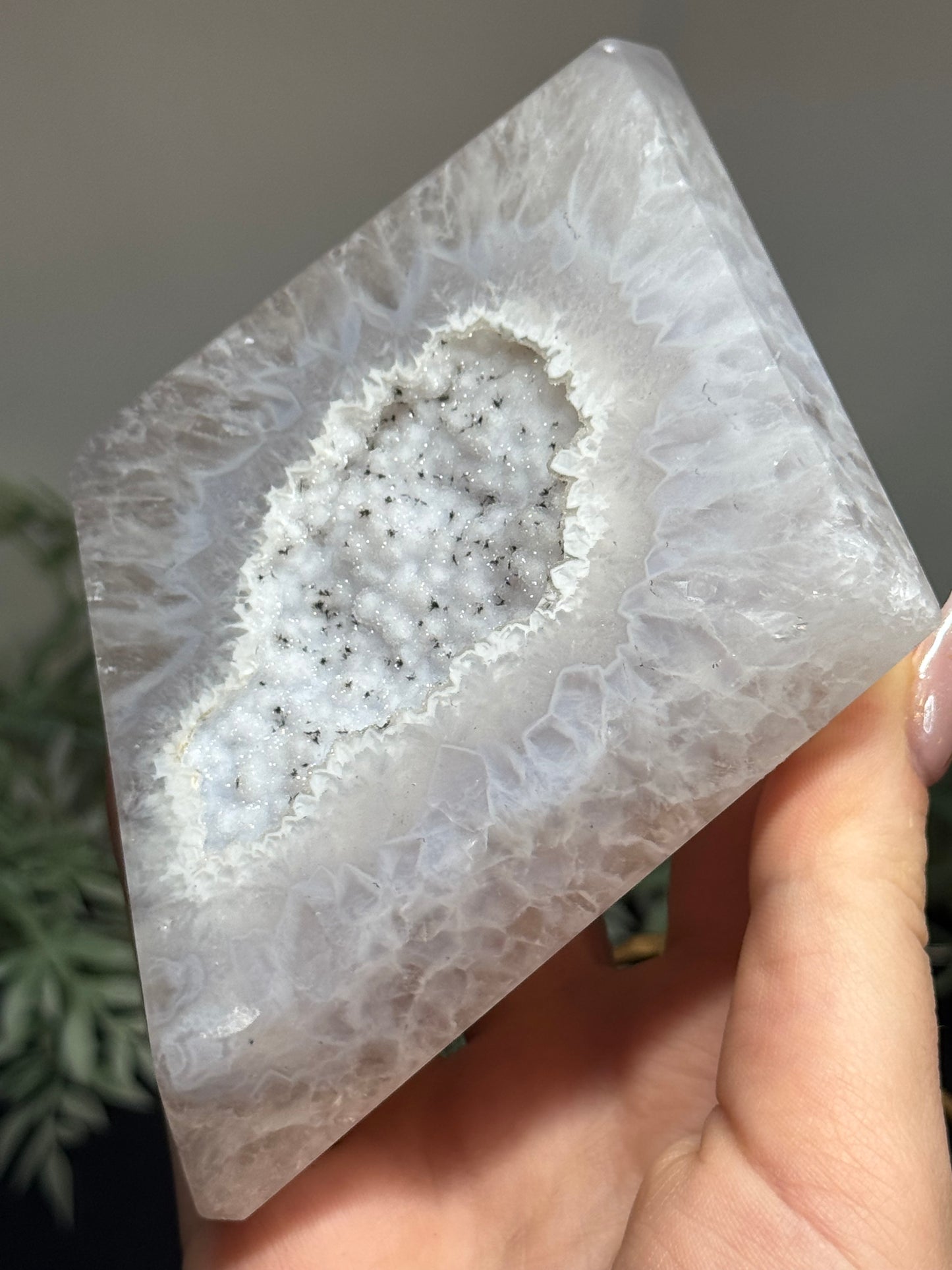 Agate diamond on stand