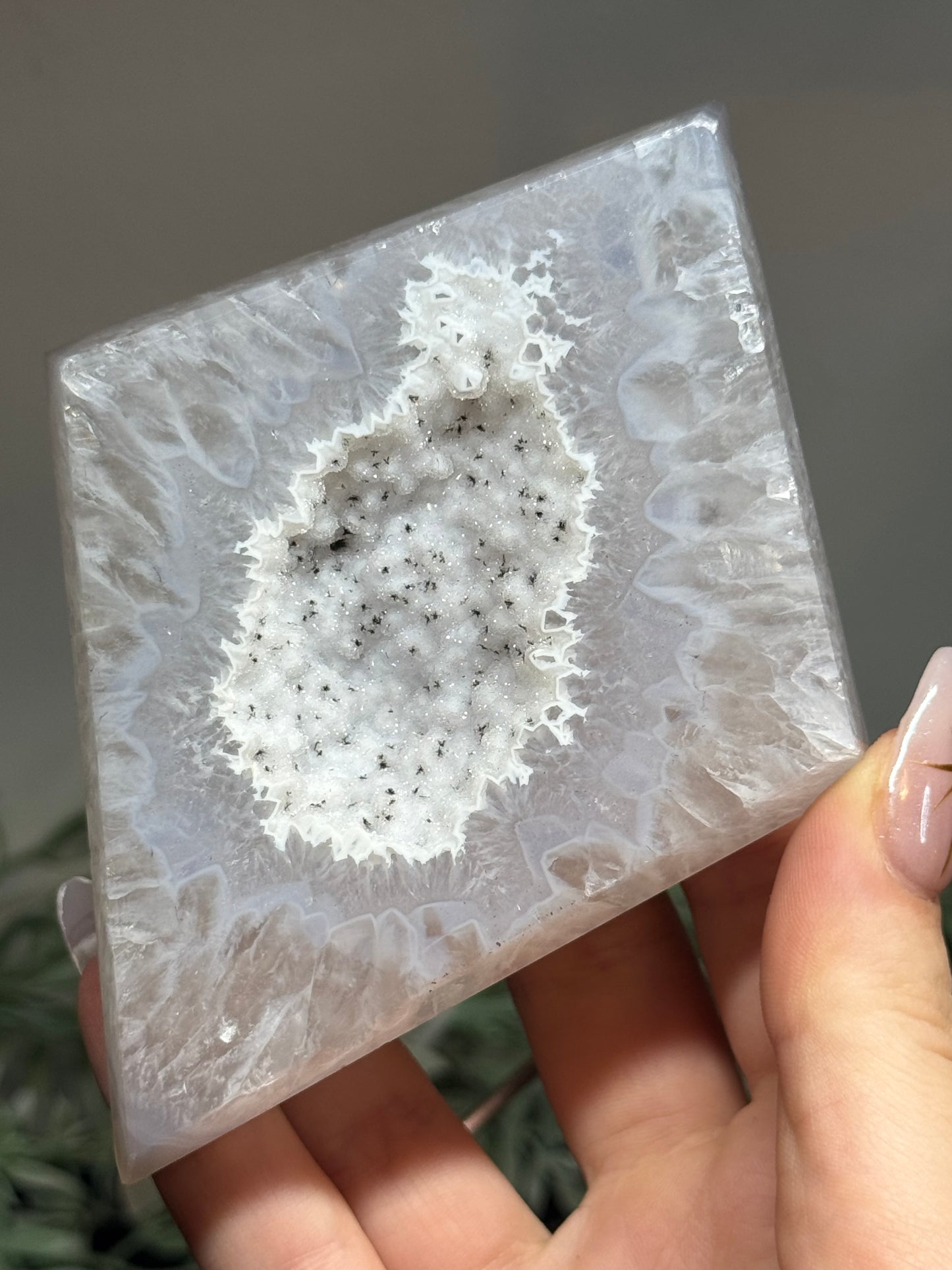 Agate diamond on stand