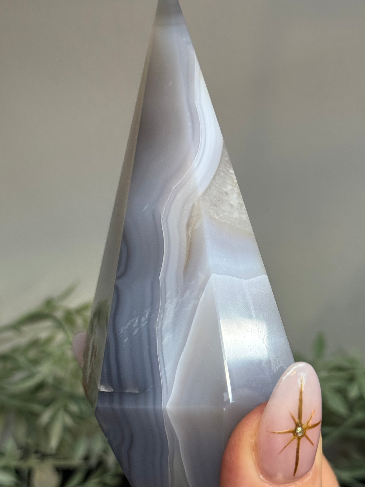 Agate pyramid