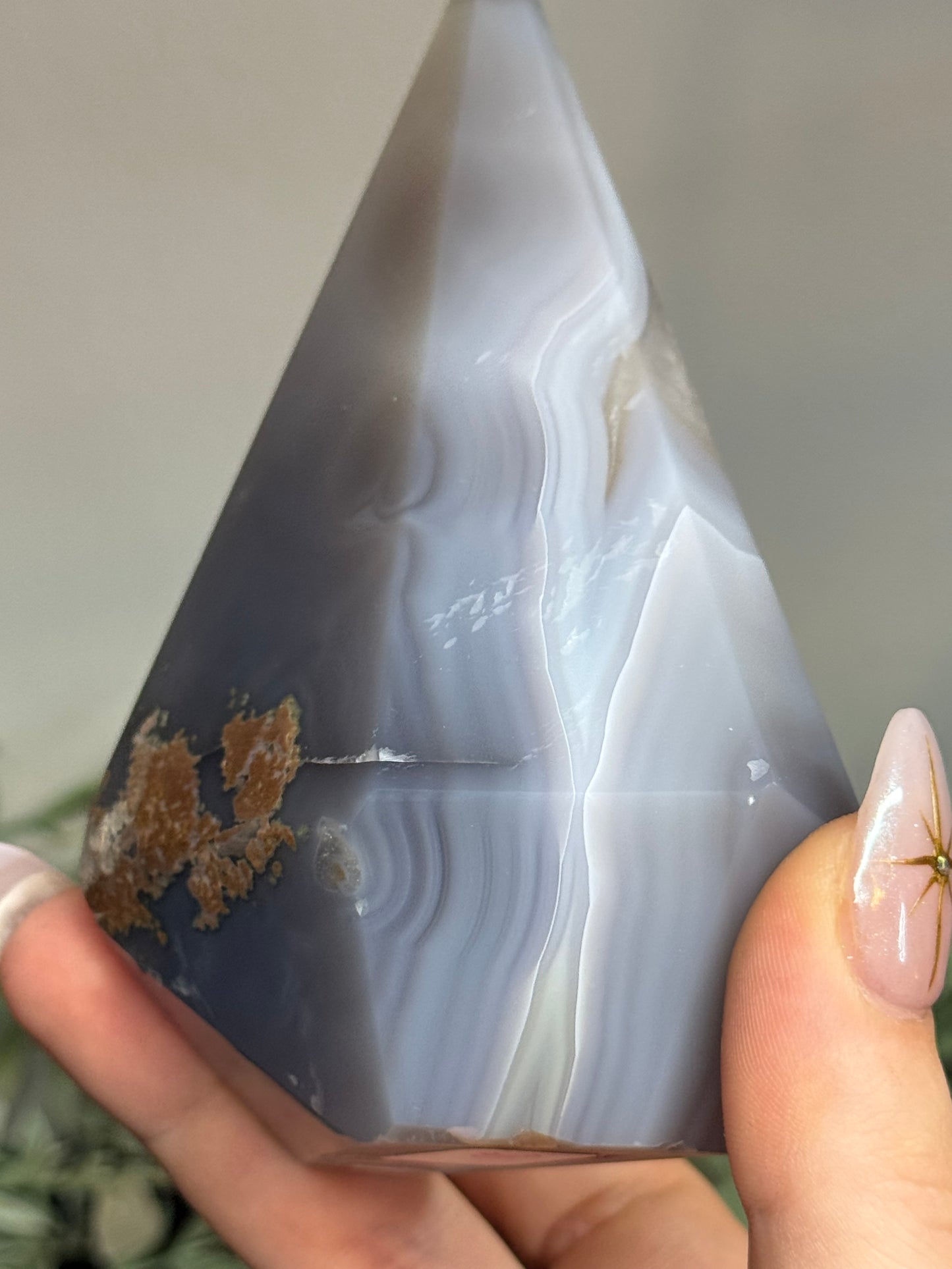 Agate pyramid