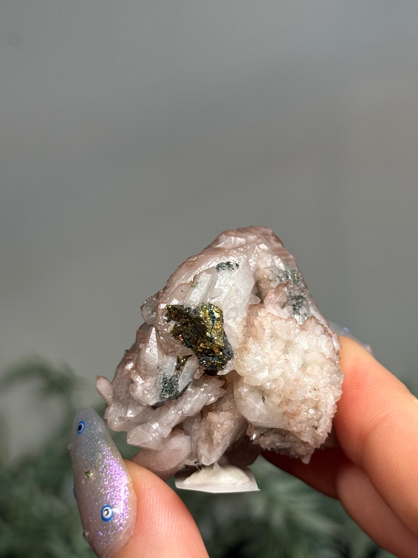 Chalcopyrite, Hematite, Quartz, Calcite - Mexico