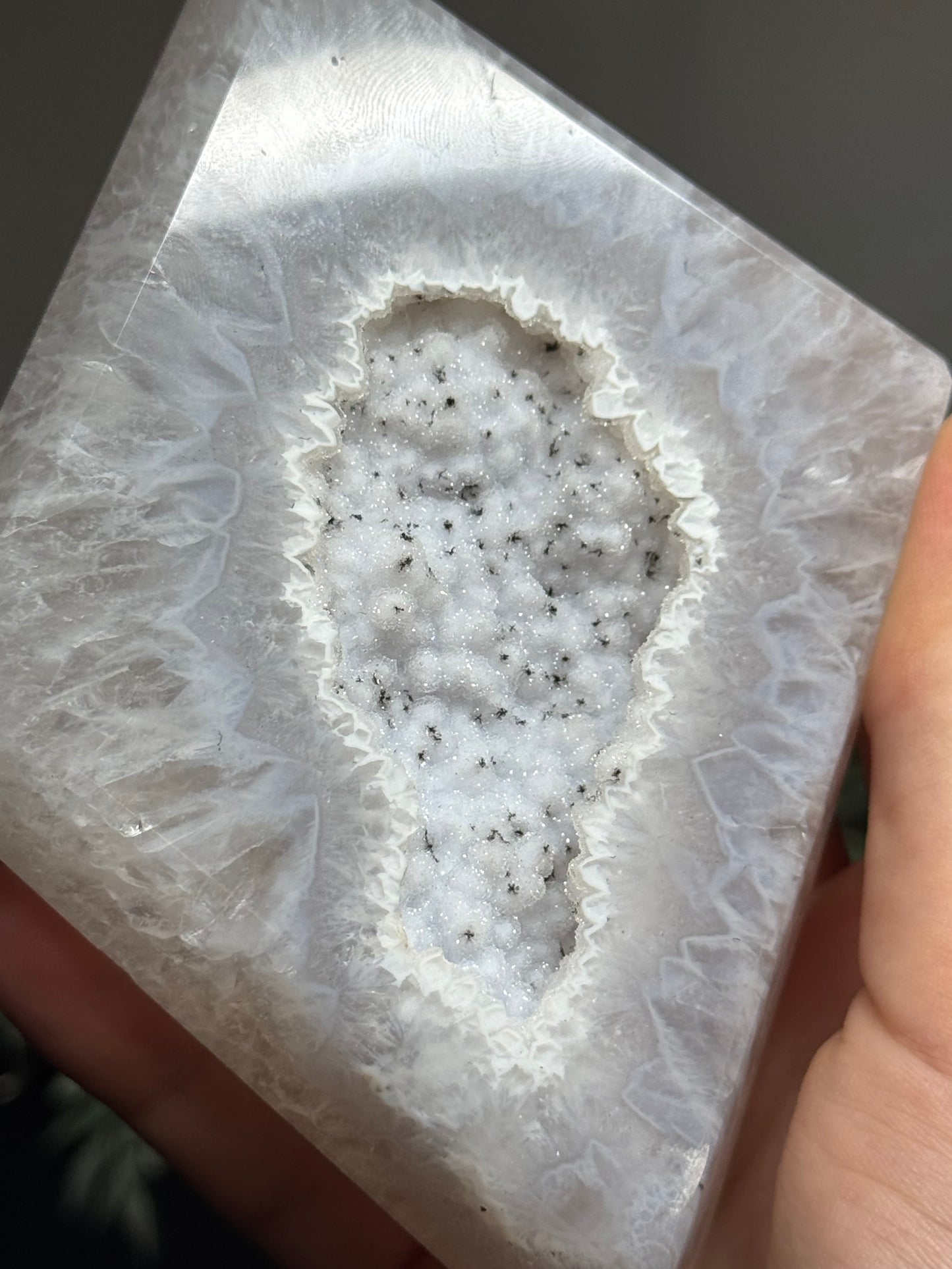 Agate diamond on stand