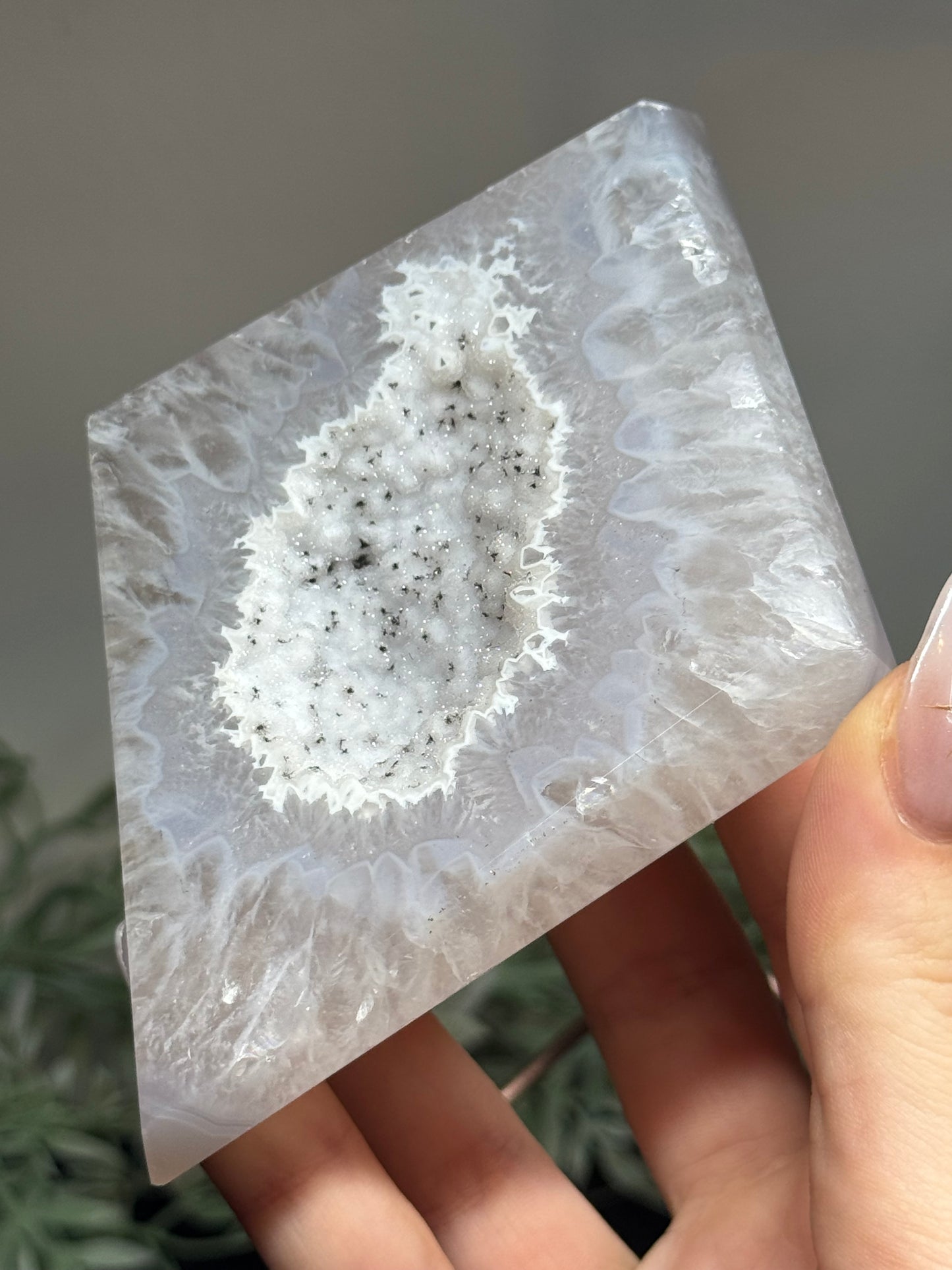 Agate diamond on stand