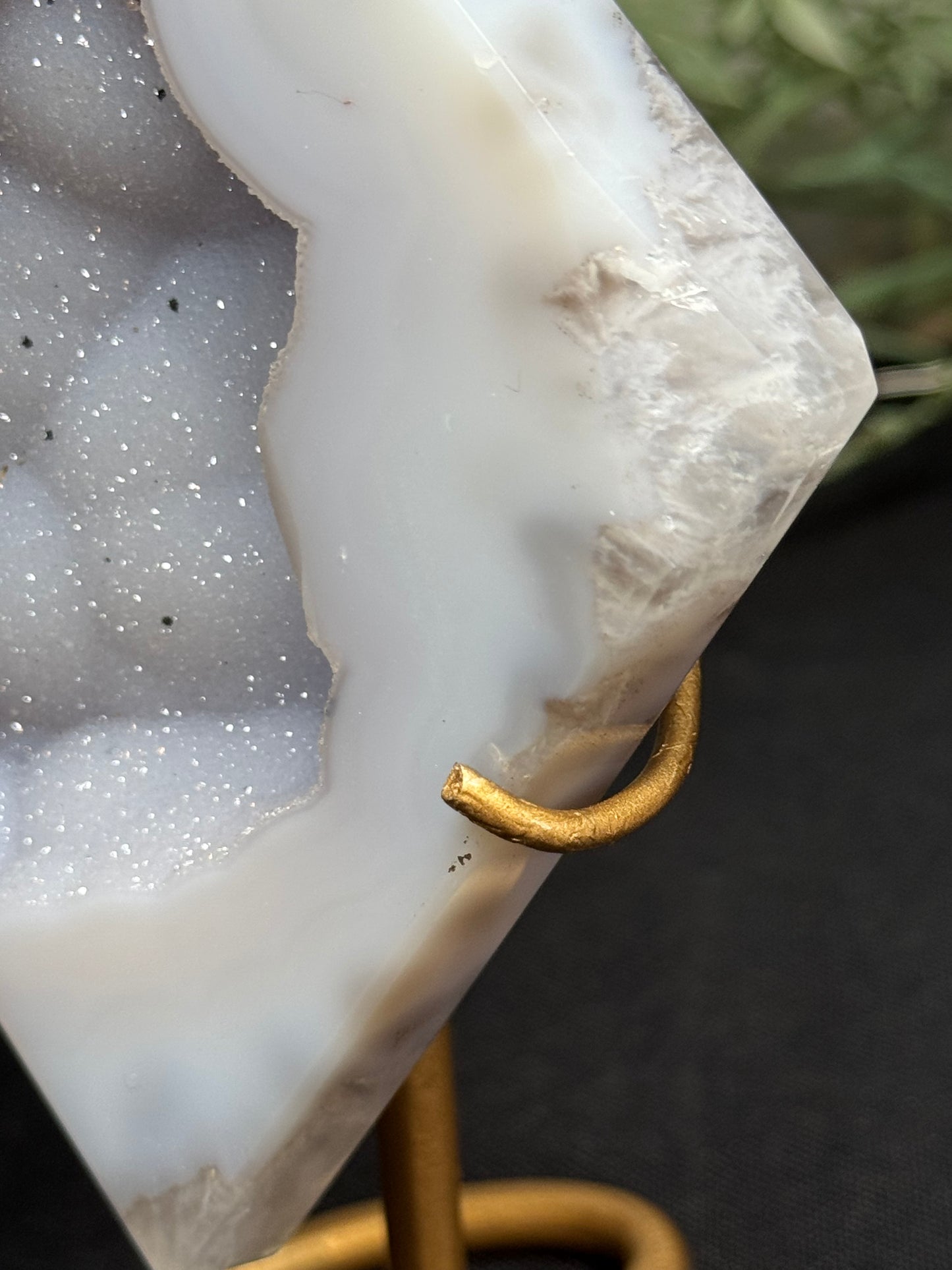 Agate diamond on stand - A