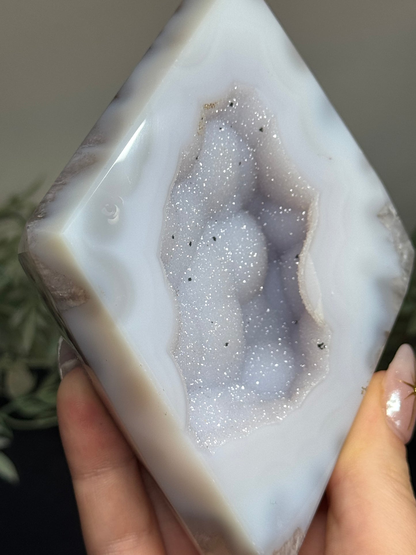 Agate diamond on stand - A