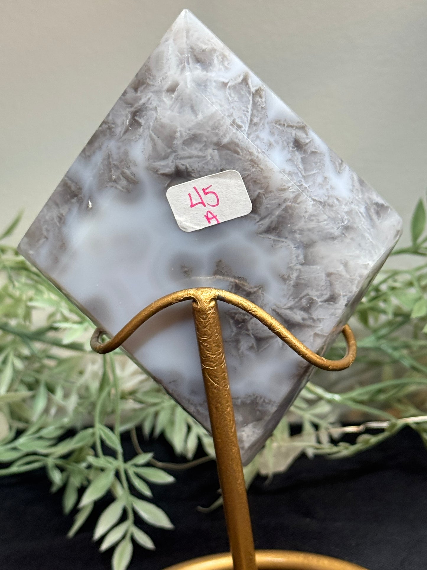 Agate diamond on stand - A