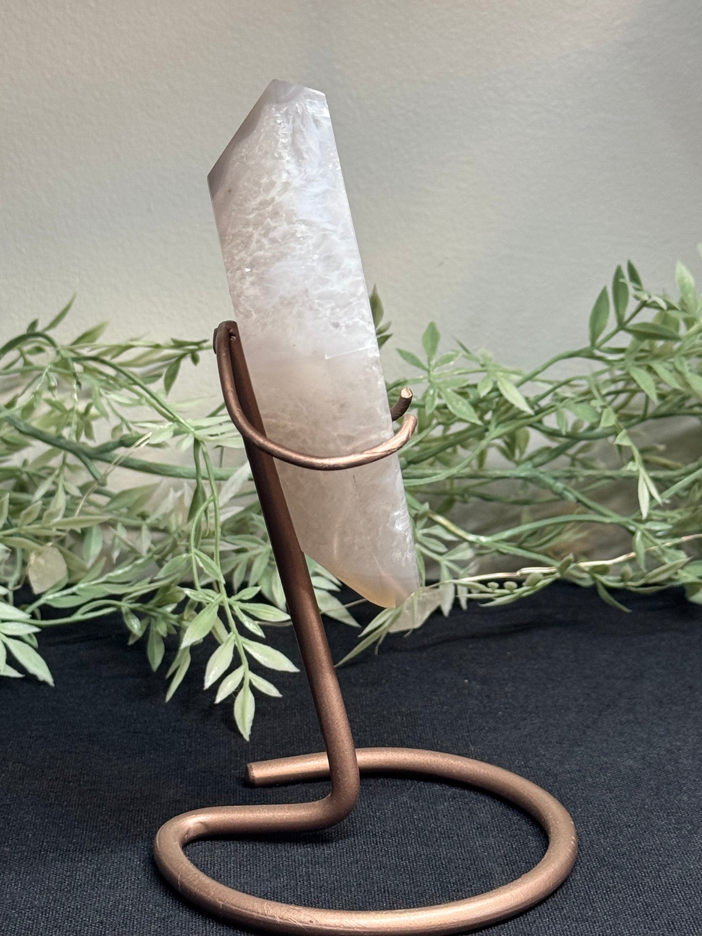 Agate diamond on stand