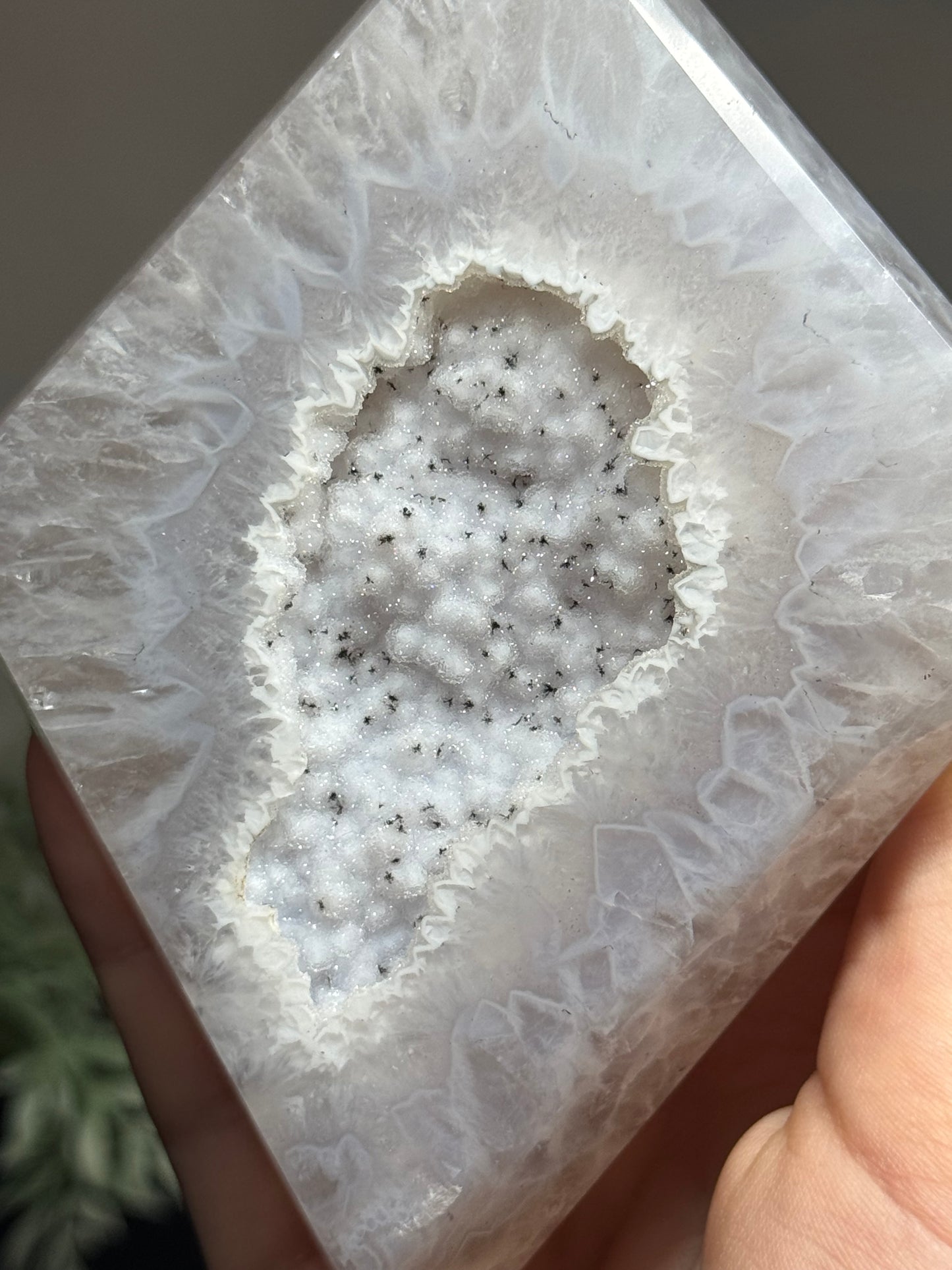 Agate diamond on stand