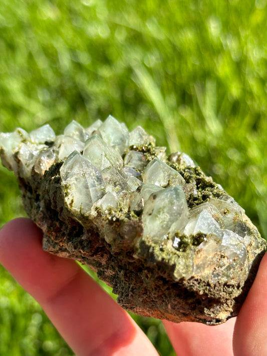 Phantom epidote and quartz