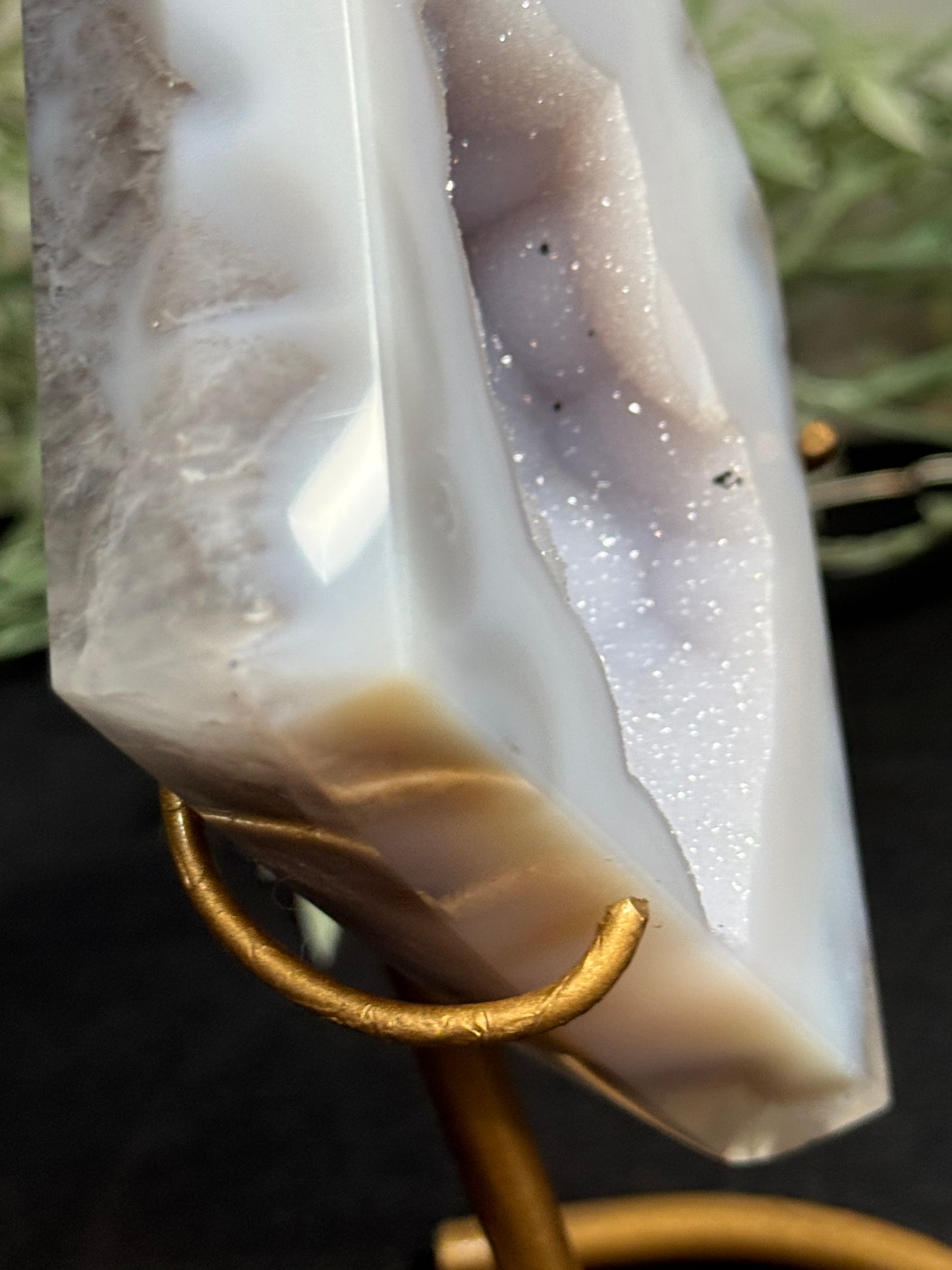 Agate diamond on stand - A