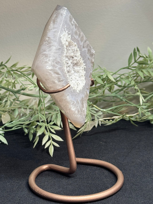 Agate diamond on stand