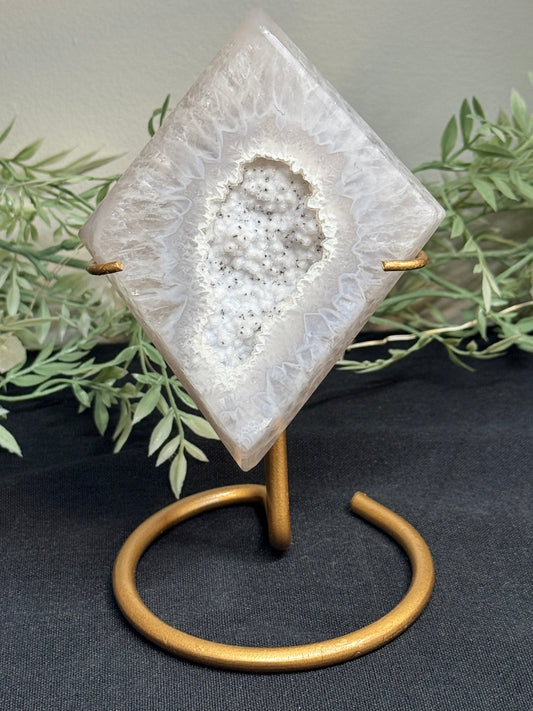 Agate diamond on stand