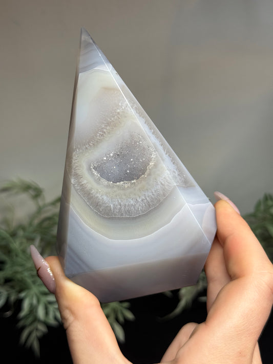 Agate pyramid