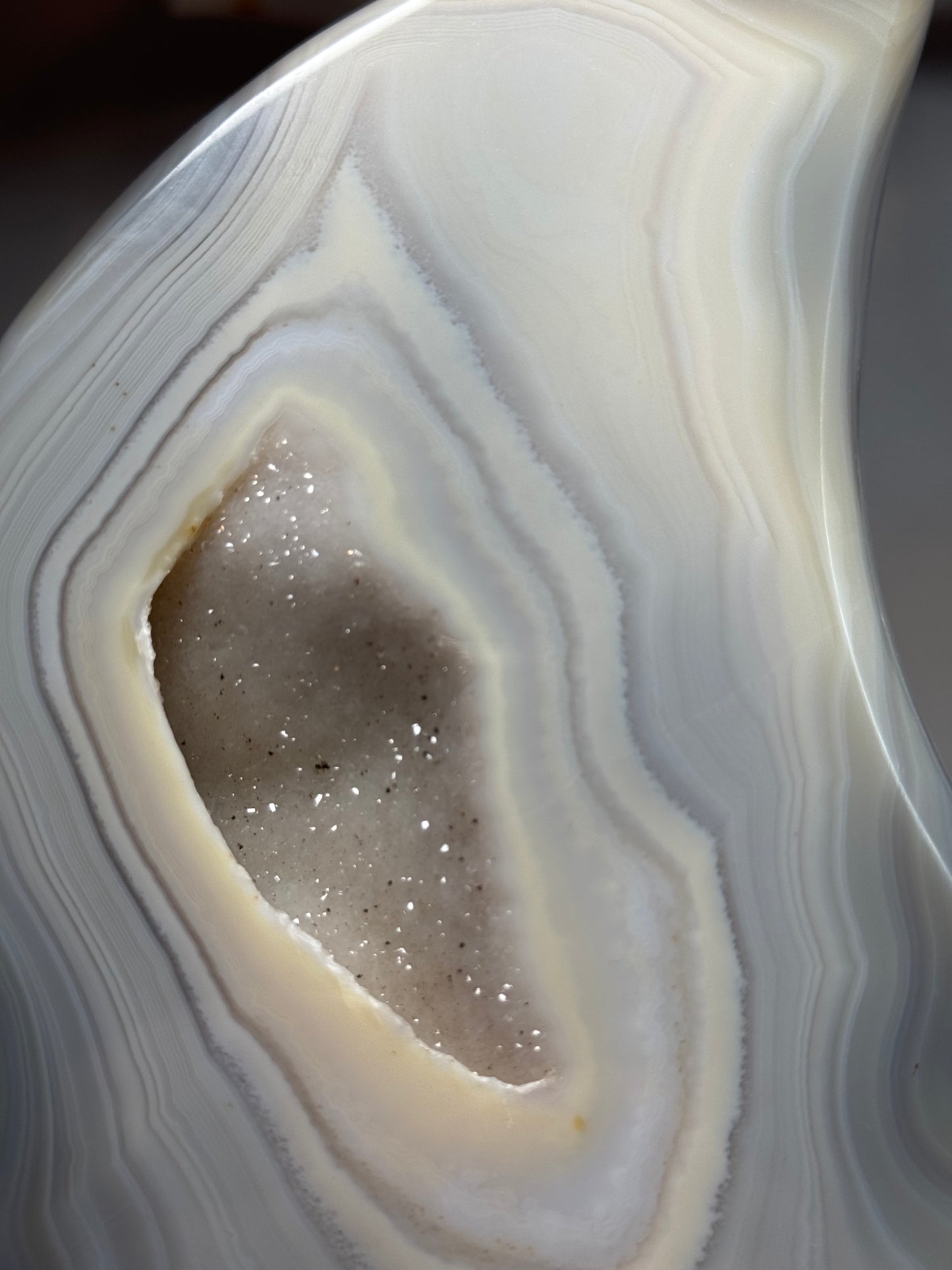 Agate moon with custom stand