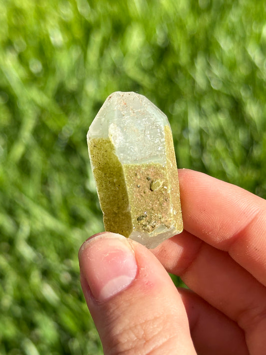 Epidote dust on quartz
