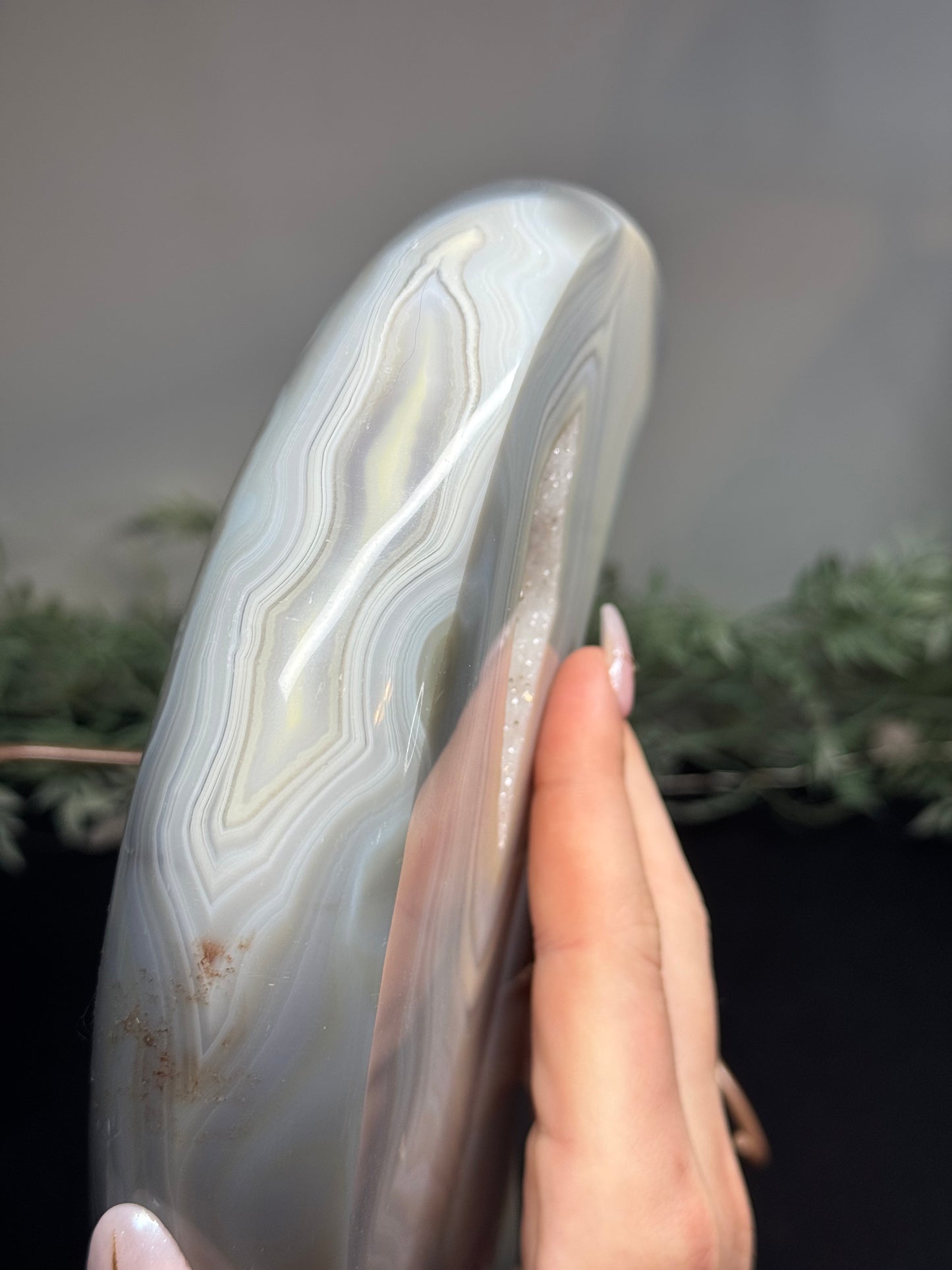 Agate moon with custom stand