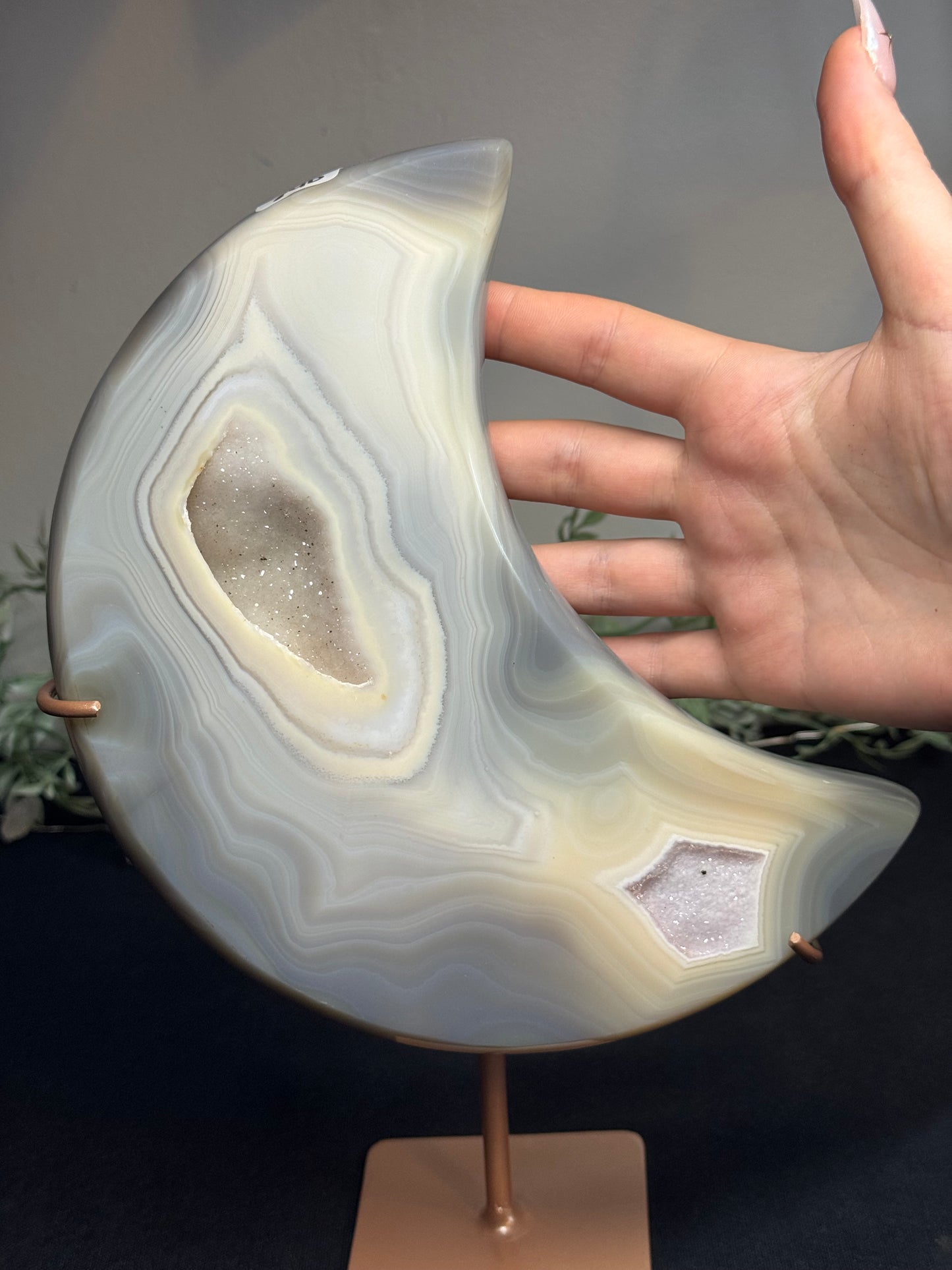 Agate moon with custom stand
