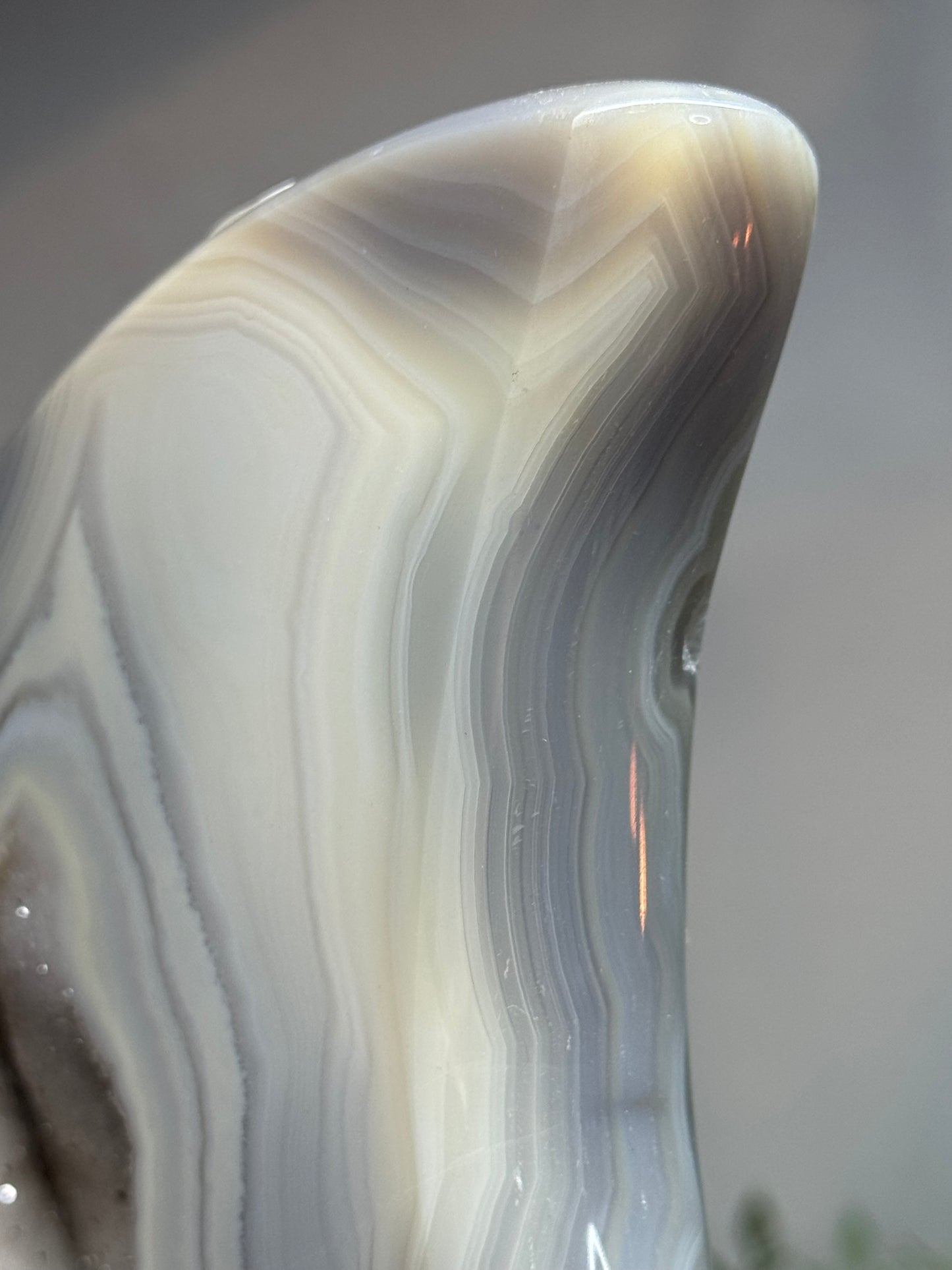Agate moon with custom stand