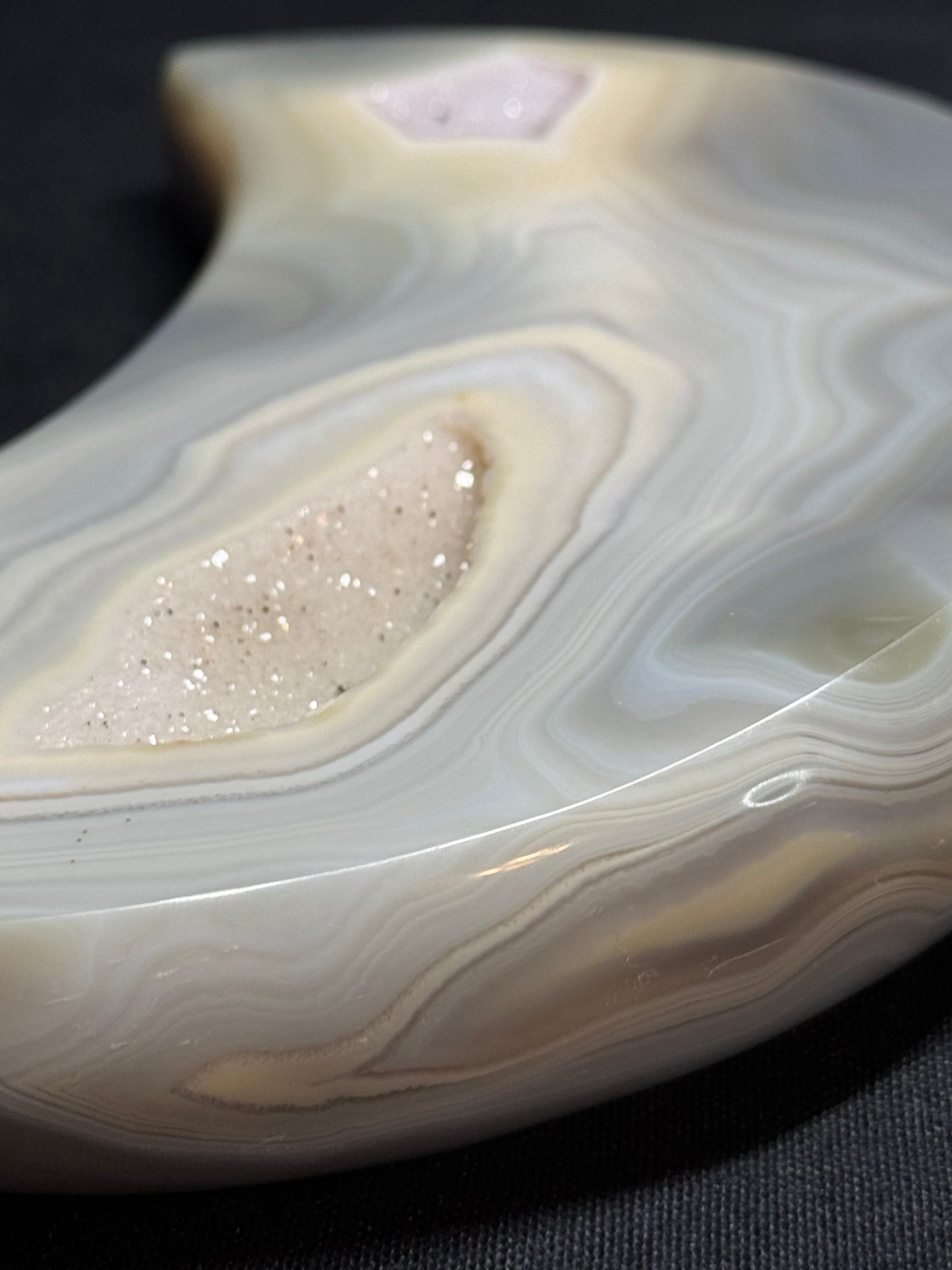 Agate moon with custom stand