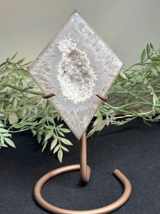 Agate diamond on stand
