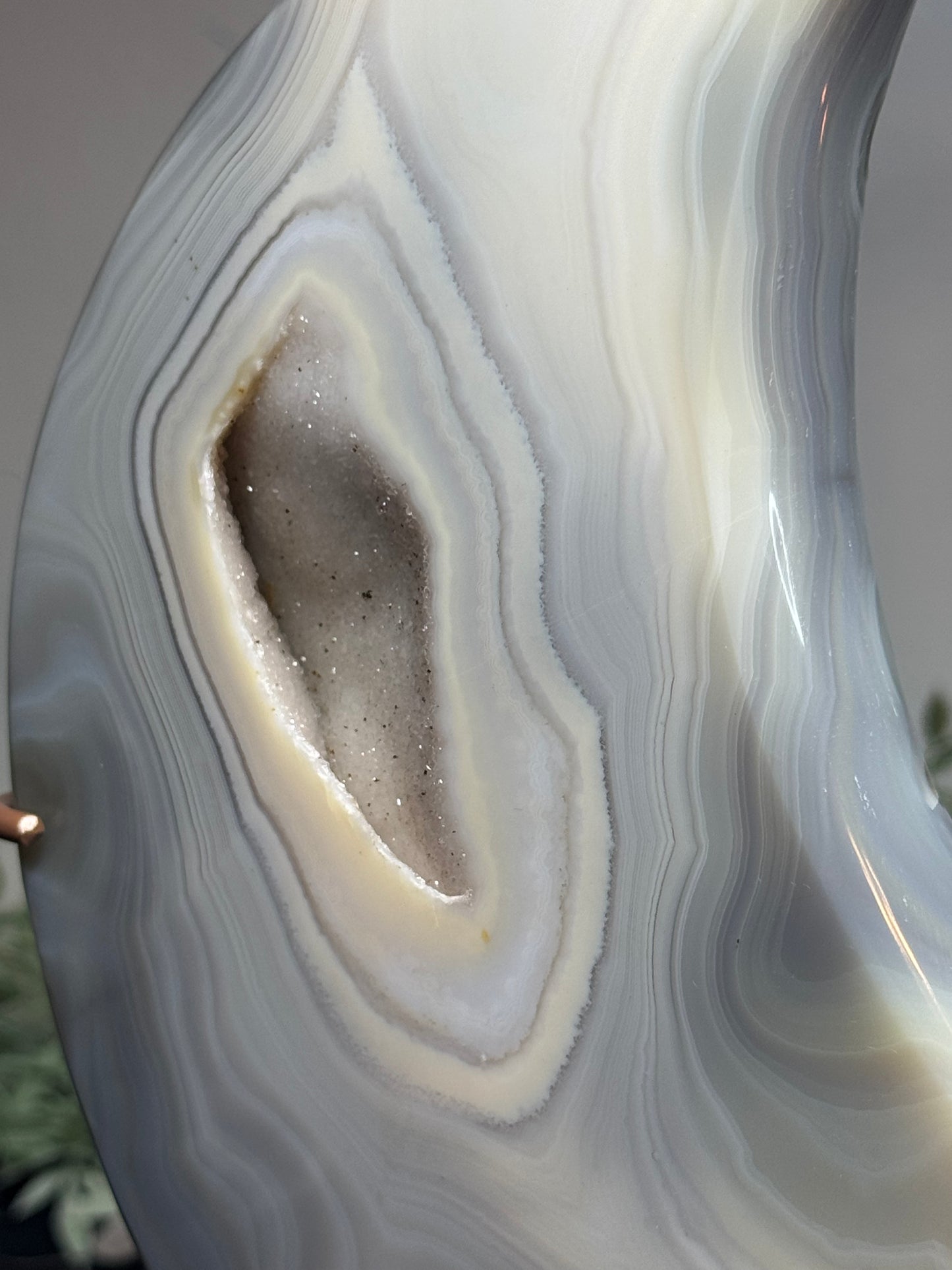 Agate moon with custom stand