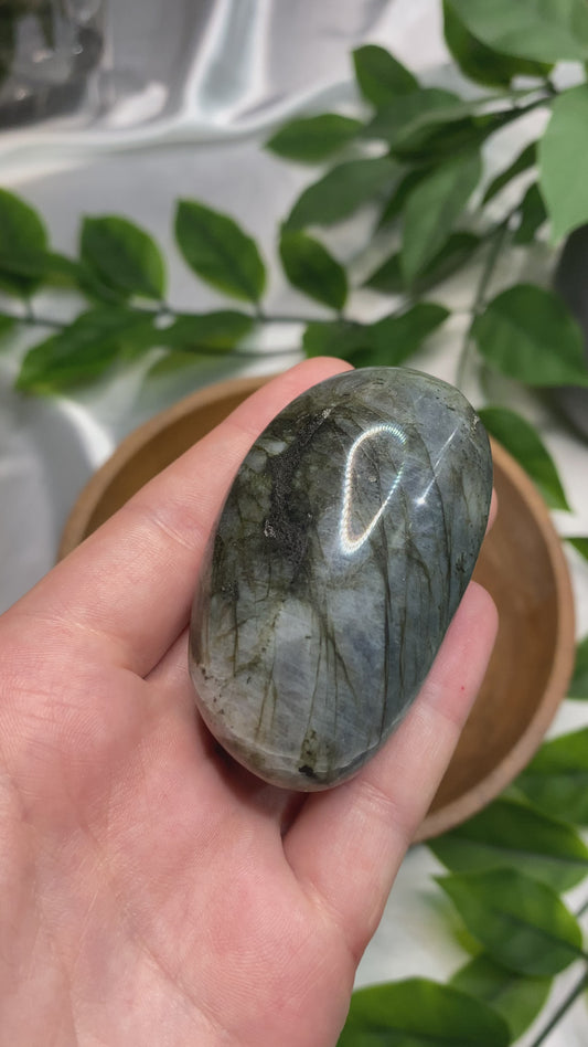 Labradorite Palmstone