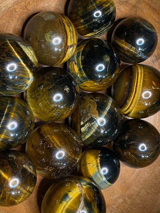 Tiger's eye spheres